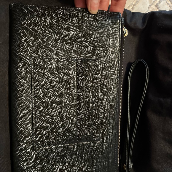 CASSANDRE MATELASSÉ LARGE POUCH IN GRAIN DE POUDRE LEATHER
BLACK. - Picture 4 of 10